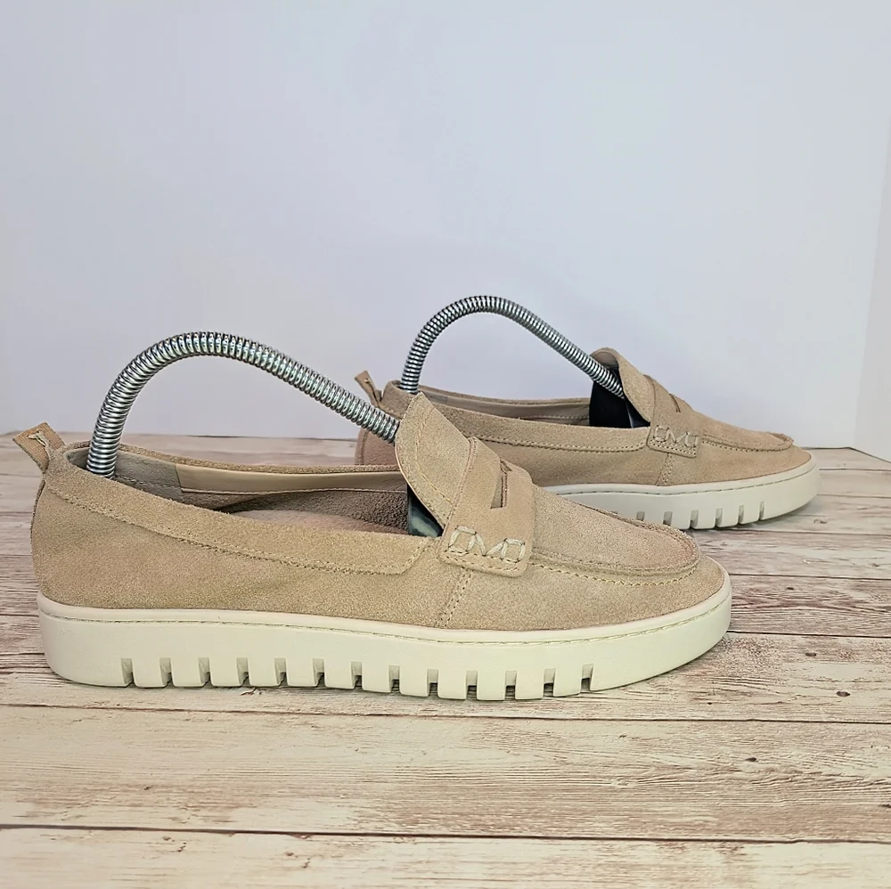 Vionic these shoes